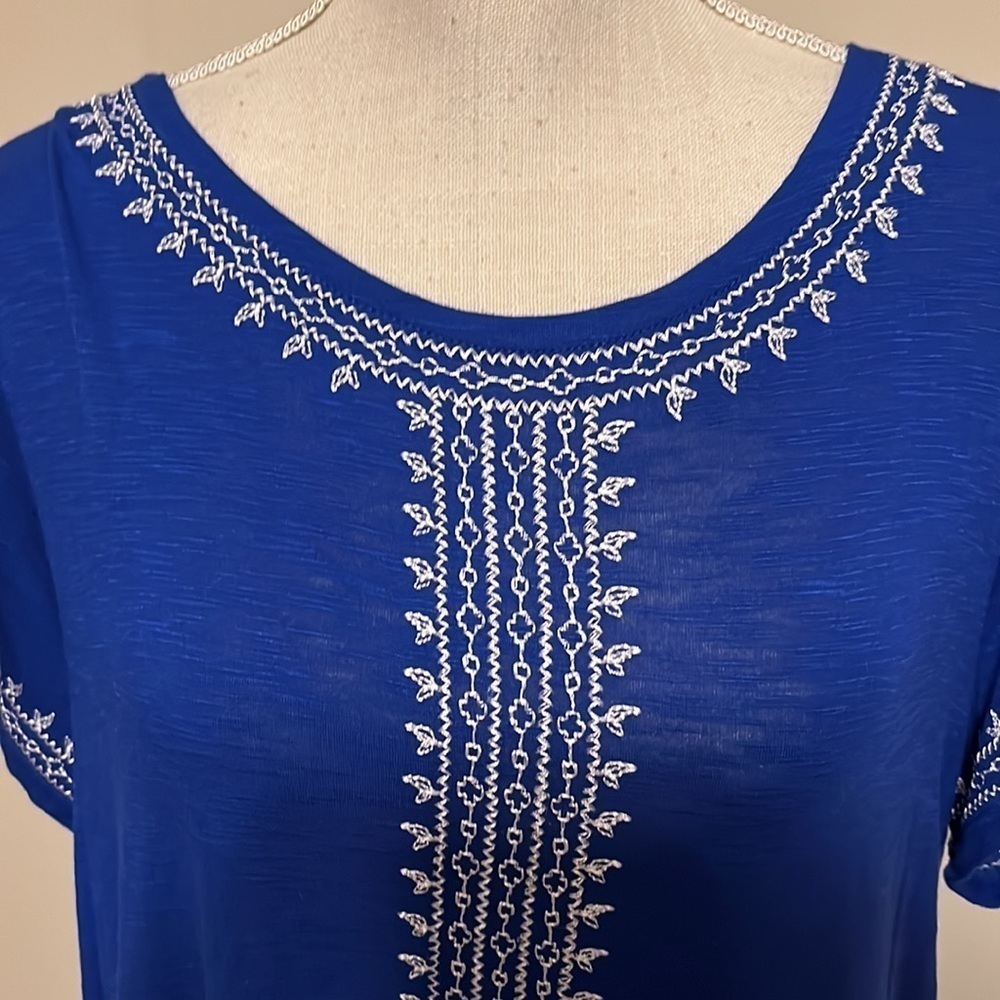 Rafaella blue top with white embroidery trim. Size Xl - Picture 2 of 5